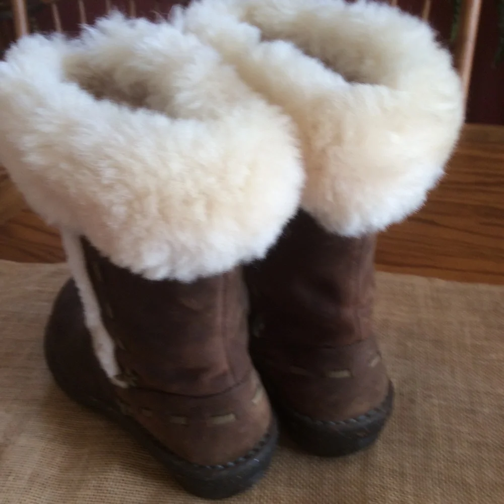 UGG “elijo” 10” are